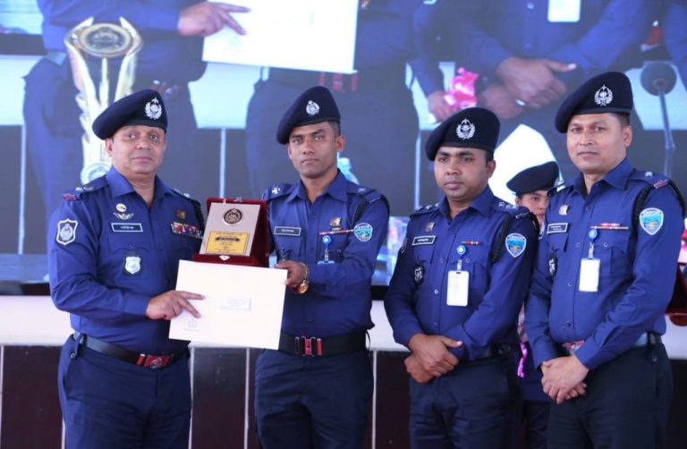 চট্টগ্রাম জেলার শ্রেষ্ঠ এএসআই বাঁশখালী থানার আবদুল খালেক