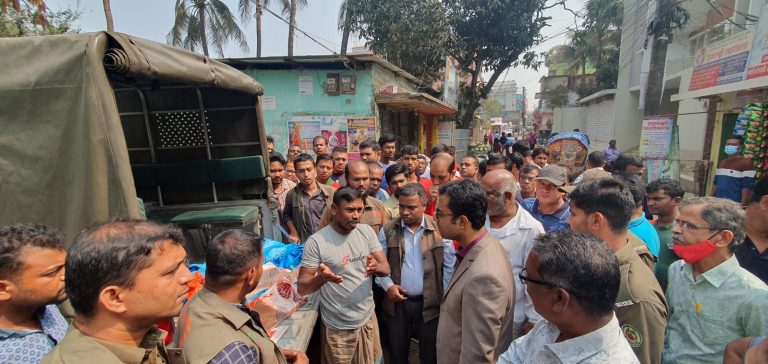 হাটহাজারীতে নিষিদ্ধ মাছ বিক্রির দায়ে ব্যবসায়ীকে জরিমানা