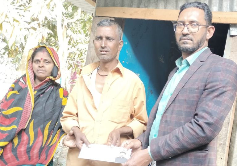 দুই ক্যান্সার রোগীকে আর্থিক সহায়তা প্রদান