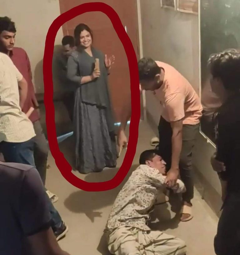 স্কুলের শ্রেণিকক্ষে কিশোর ও তার পিতাকে নির্যাতনের ঘটনায় তোলপাড়