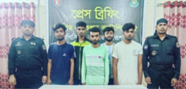 নাটোরের লালপুর থেকে ইমো হ্যাকিং চক্রের ৫ সদস্য গ্রেপ্তার