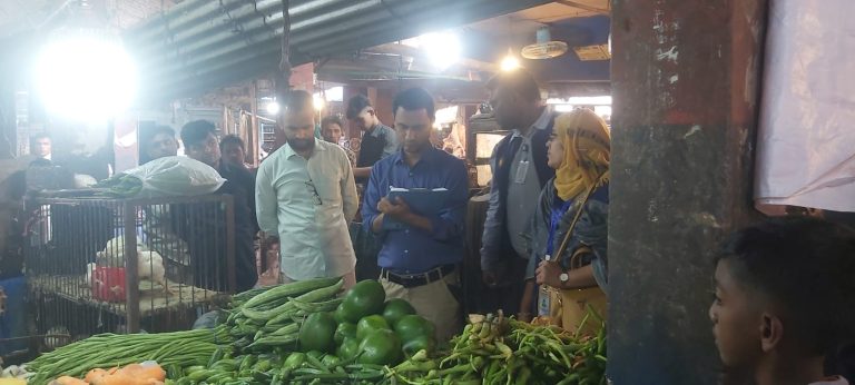 হাটহাজারীতে পরিমাপে কারচুপির দায়ে দোকানিকে জরিমানা