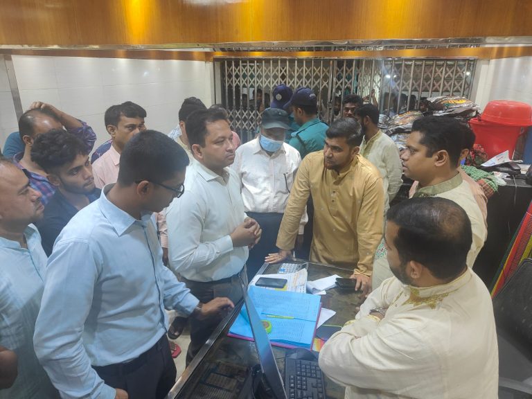 রাজস্ব ফাঁকি দিয়ে  আমদানি,  চারগুন দামে খেজুর বিক্রি