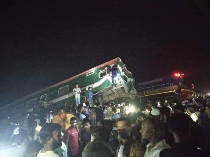 ভয়াবহ দূর্ঘটনার কবলে সোনারবাংলা এক্সপ্রেস,৫ টি বগি লাইনচ্যুত