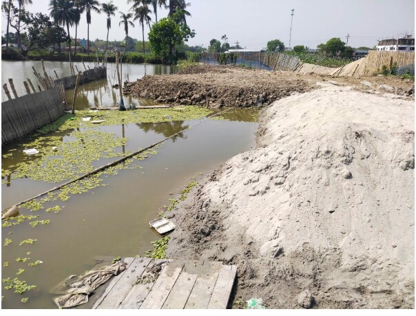 নাটোরে সরকারি জলাশয় আর পুকুর ভরাটের মহাউৎসব চলছে