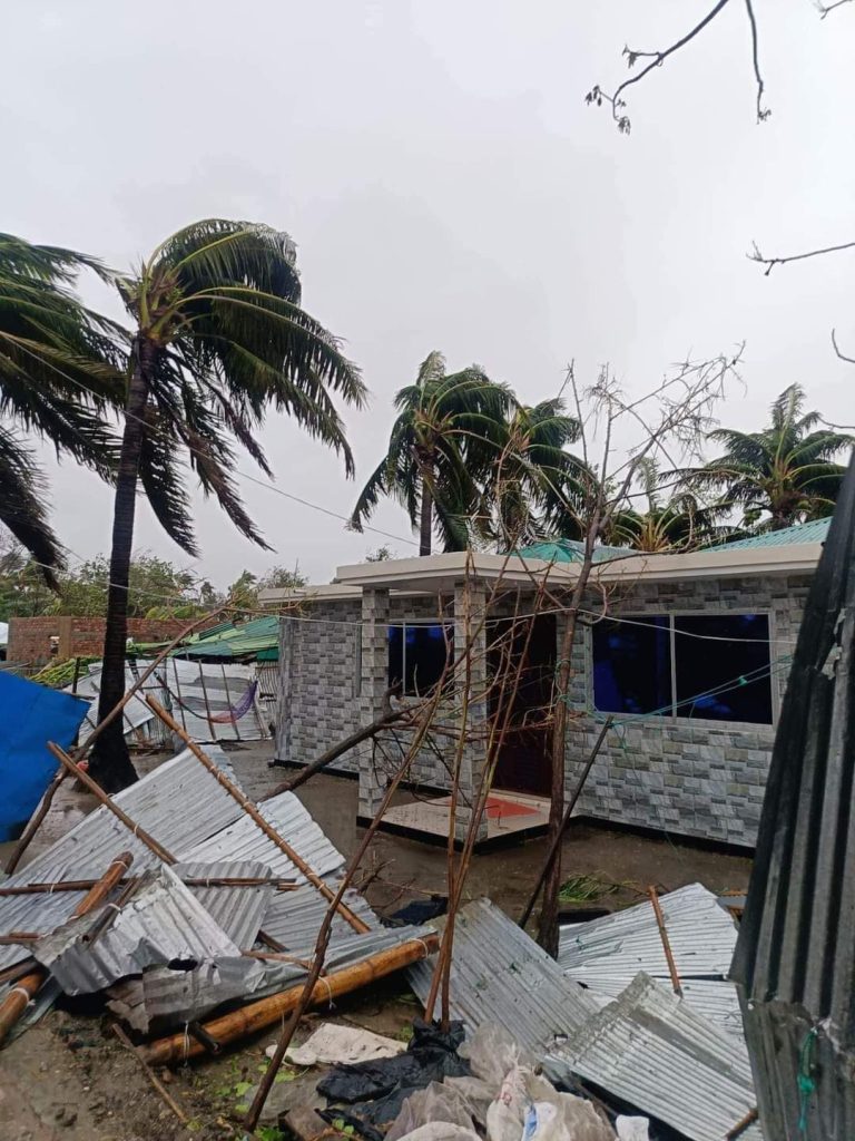 মোখা’র তান্ডব কক্সবাজার ও টেকনাফে, লন্ডভন্ড সেন্টমার্টিন