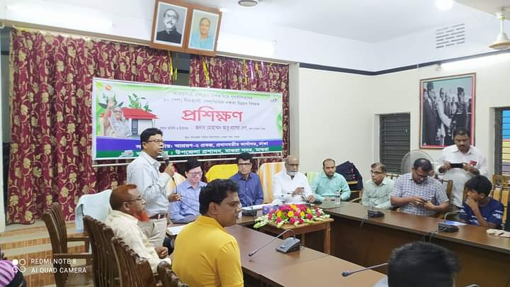 মাগুরায় আশ্রায়ন প্রকল্পের বাসিন্দাদের বিষয়ভিত্তিক দক্ষতা বৃদ্ধিমূলক প্রশিক্ষন উদ্বোধন