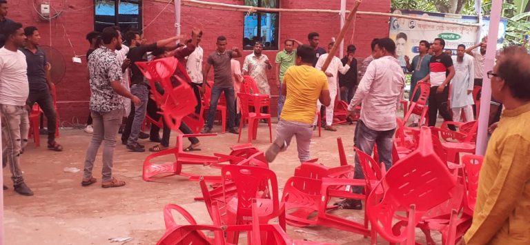 কবির বিন আনোয়ারের উপস্থিতিতেই নাটোরে আওয়ামী লীগের দুই গ্রুপের সংঘর্ষ