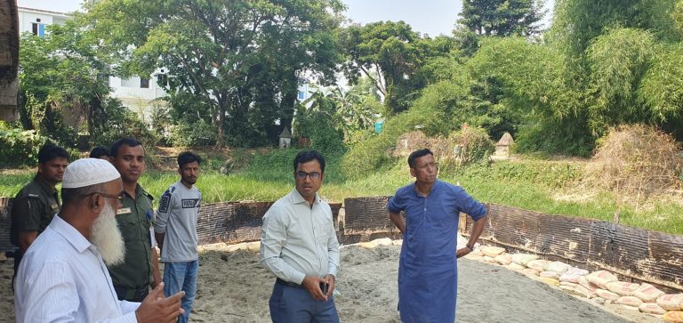 হাটহাজারীতে পুকুর ভরাট, লাখ টাকা জরিমানা