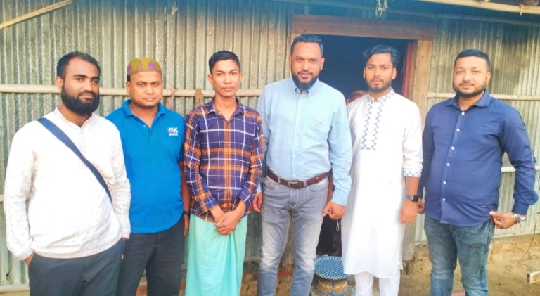রাঙ্গুনিয়ায় ব্লাড ক্যান্সারে আক্রান্ত পরিবারের পাশে মানবিক সংগঠন ‘আমাদের বন্ধু মহল’