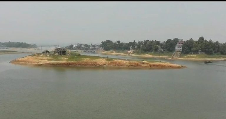 কাপ্তাই হ্রদে সকল নৌ-যান চলাচলে নিষেধাজ্ঞা জারি জেলা প্রশাসনের