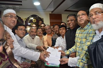 সিলেট সিটি করপোরেশন নির্বাচন, মনোনয়নপত্র জমা দিলেন নৌকার প্রার্থী