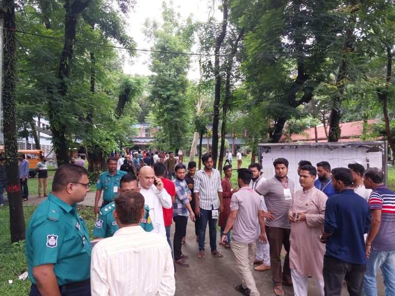 সিলেটের ত্রিশ হাজার ভোটের ব্যবধানে নৌকার প্রার্থী এগিয়ে