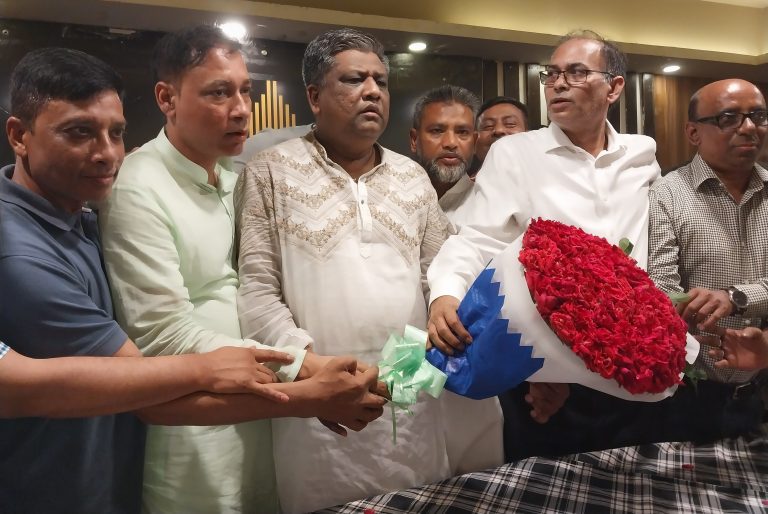 প্রবাসীদের প্রতি কৃতজ্ঞতা মেয়র আনোয়ারুজ্জামান চৌধুরীর