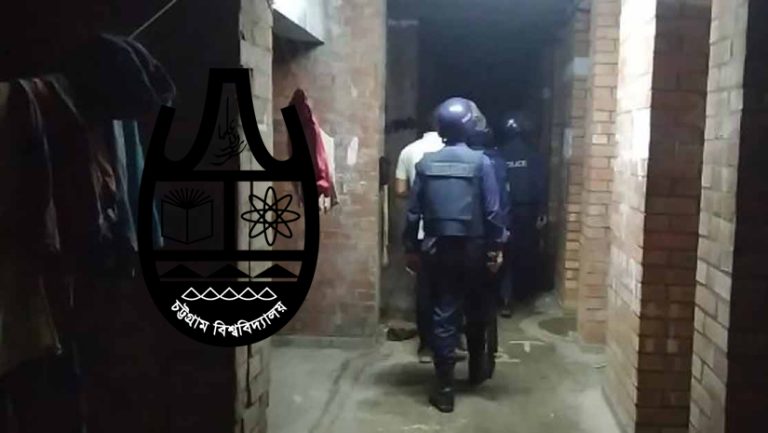 মধ্যরাতে চবির দুই হলে অভিযান, লোহার রড ও দেশিয় অস্ত্র উদ্ধার