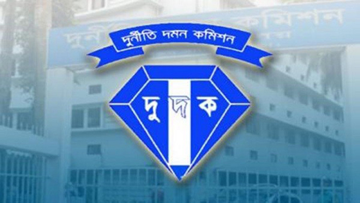 দুদক মহাপরিচালকের ব্যক্তিগত সহকারী টাকাসহ আটক