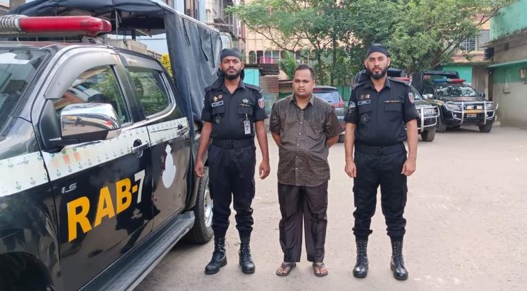 কক্সবাজারের ৪প্রতারণা মামলার আসামী সীতাকুন্ডে র‍্যাবের হাতে ধৃত