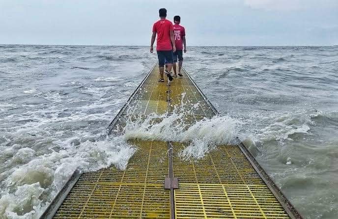 সীতাকুণ্ডের বাঁশবাড়িয়া সমুদ্র সৈকতে  নিখোঁজ দুই শিক্ষার্থী