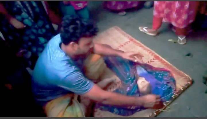 শিশু সন্তানকে বালিশ চাপা দিয়ে পুকুরে ফেলে হত্যা করার অভিযোগ মায়ের বিরুদ্ধে