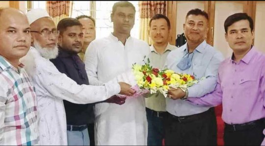 দোহাজারীতে নবনির্বাচিত মেয়রের সাথে পৌর কর্মকর্তা-কর্মচারীদের সৌজন্য সাক্ষাৎ