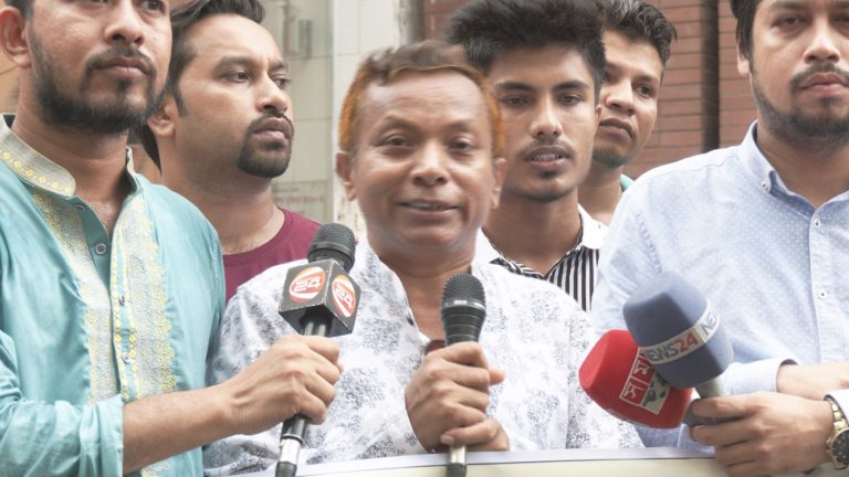 যুক্তরাষ্ট্রে বাংলাদেশী যুবকের মৃত্যুর প্রতিবাদে মানববন্ধন