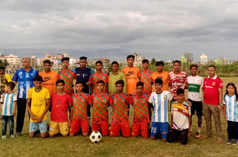দক্ষিণ হালিশহর ফুটবল একাডেমির  প্রীতি ফুটবল ম্যাচের উদ্ধোধন