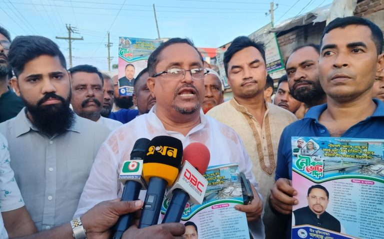 সরকারের উন্নয়ন বার্তা সম্বলিত লিফলেট বিতরণ করলেন এ্যাড. সুলতান আহমেদ মৃধা