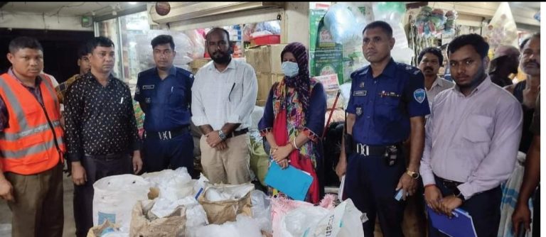 চন্দনাইশে ভ্রাম্যমান আদালতের পৃথক অভিযানে নিষিদ্ধ পলিথিন, গাড়ির হাইড্রোলিক হর্ন জব্দ