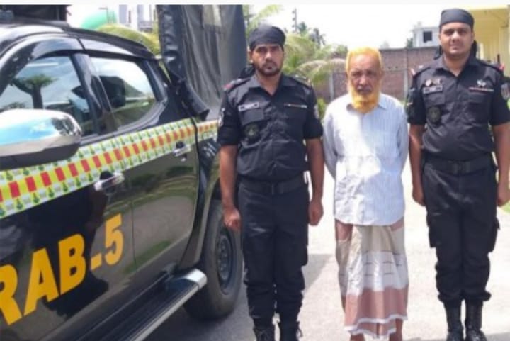 ” নাটোর থেকে মানবতাবিরোধী অপরাধে মৃত্যুদন্ডপ্রাপ্ত পলাতক আসামি গ্রেফতার”