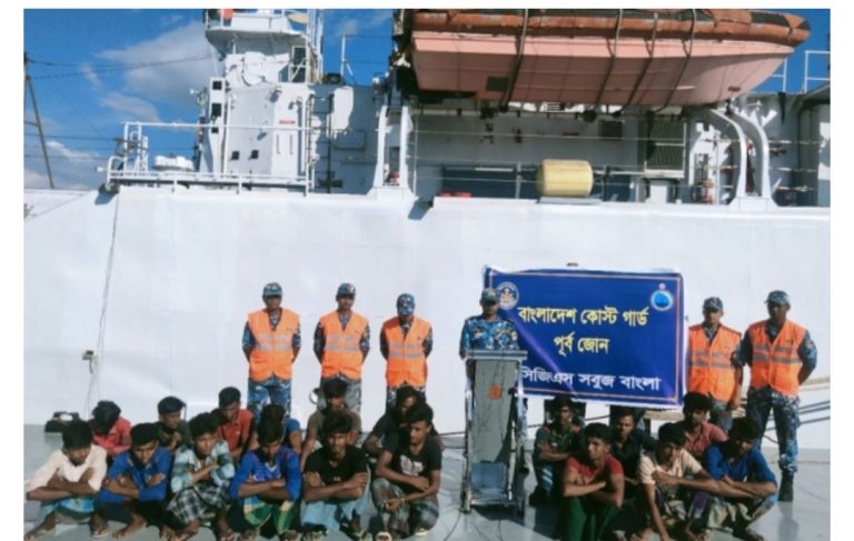 চারদিন ধরে গভীর সাগরে ভাসমান ১৮ জেলে উদ্ধার