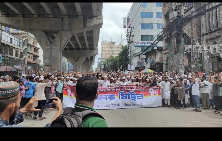 চট্টগ্রামে জামাত- পুলিশ সংঘর্ষ, ১২ জন আটক