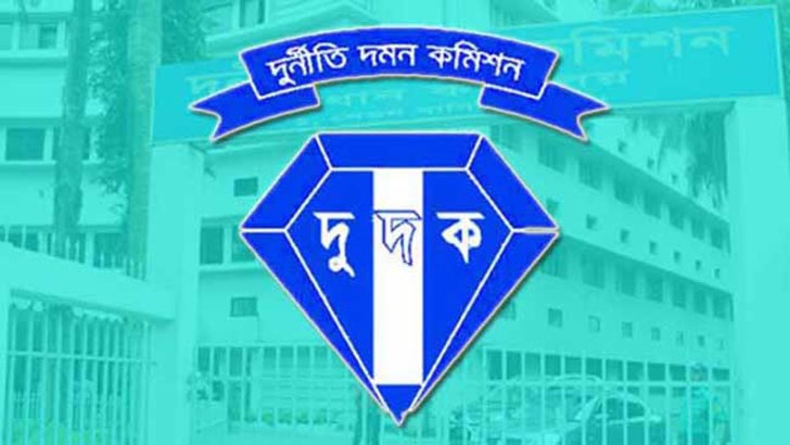 ঘুষ লেনদেনের অভিযোগ দুদকের দুই কর্মকর্তাকে বদলি