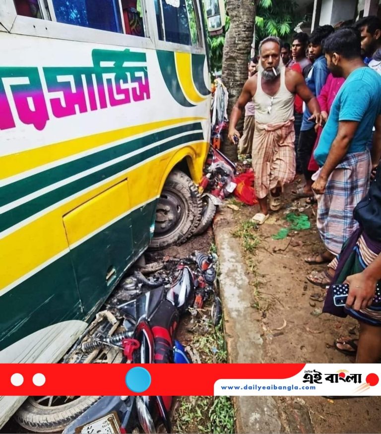 বাঁশখালীতে বাস চাপায় বাইক আরোহীর মৃত্যু
