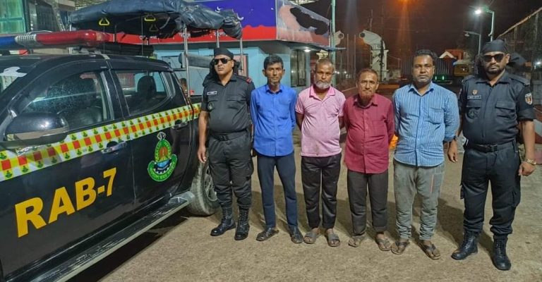 ১৭৯মেট্রিক টন চোরাই বিটুমিনসহ  ৪জন র‍্যাবের জালে