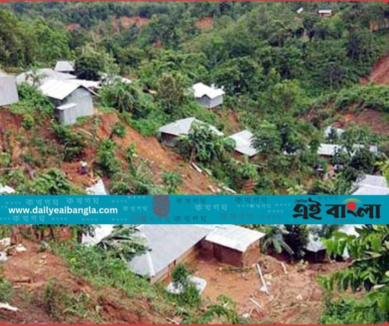 রাঙামাটির সড়কে পাহাড় ধস; ডিসি-এসপির নেতৃত্বে আশ্রয়কেন্দ্রে নেয়া হচ্ছে বাসিন্দাদের
