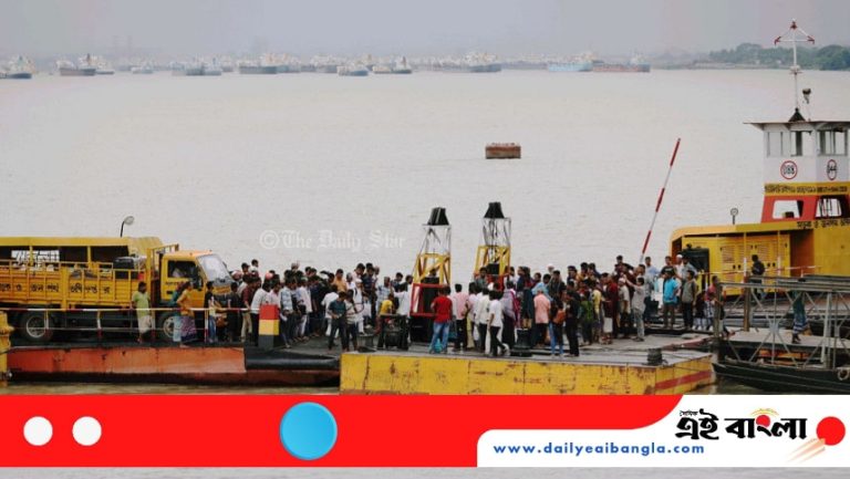 কালুরঘাটে ঝুঁকি নিয়ে চলছে ফেরি