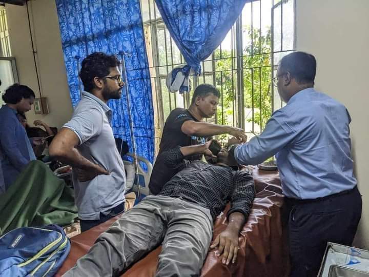 আর নিউজ করিস, তারপর দেখব তোরে কে বাঁচায়’
