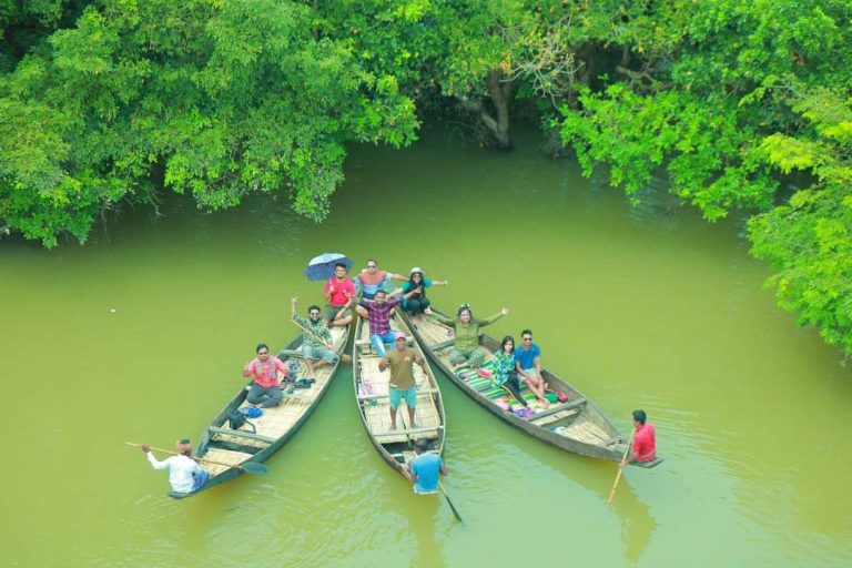রাতারগুলের চোখ ধাঁধানো সৌন্দর্য