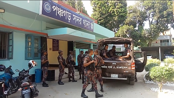 পঞ্চগড় সীমান্তে ১৫ কোটি টাকার স্বর্ণসহ এক যুবক আটক