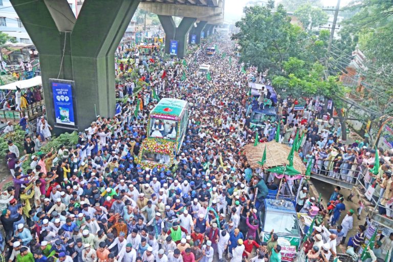 চট্টগ্রামে জুলুসের ৫১ তম আসরে নবীপ্রেমীদের ভীড়