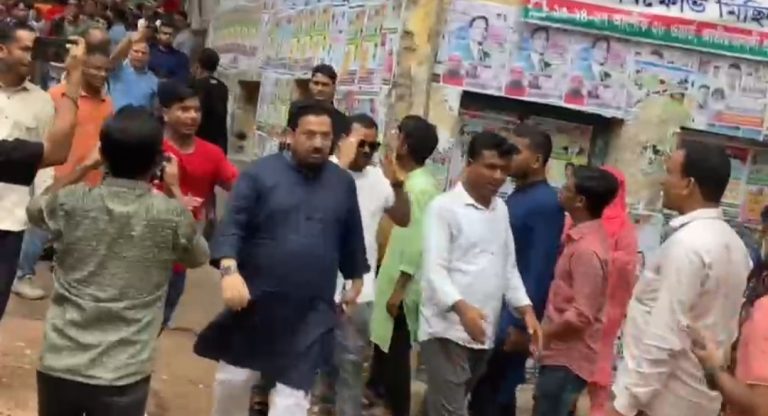 চট্টগ্রাম দ.জেলা বিএনপির মারামারিতে ধাওয়া খেলেন মীর হেলাল