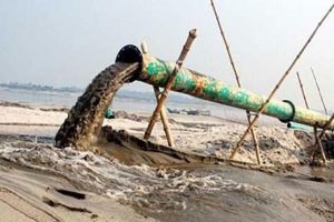 বালুখেকোদের দখলে কর্ণফুলী
