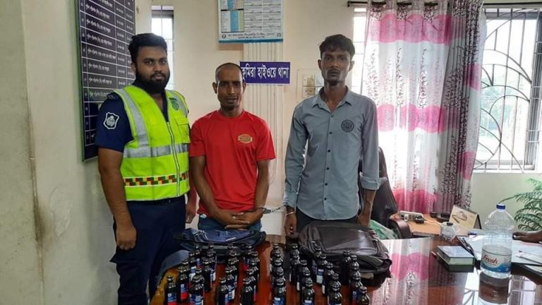 ৪০ বোতল ফেন্সিডিলসহ ২ মাদক ব্যবসায়ী আটক