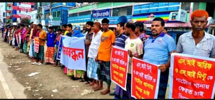 তালিকাভুক্ত সন্ত্রাসীদের সাথে অপারেশন,  পুলিশের দুই এসআই বদলি- তাদের ফেরাতে মানববন্ধন