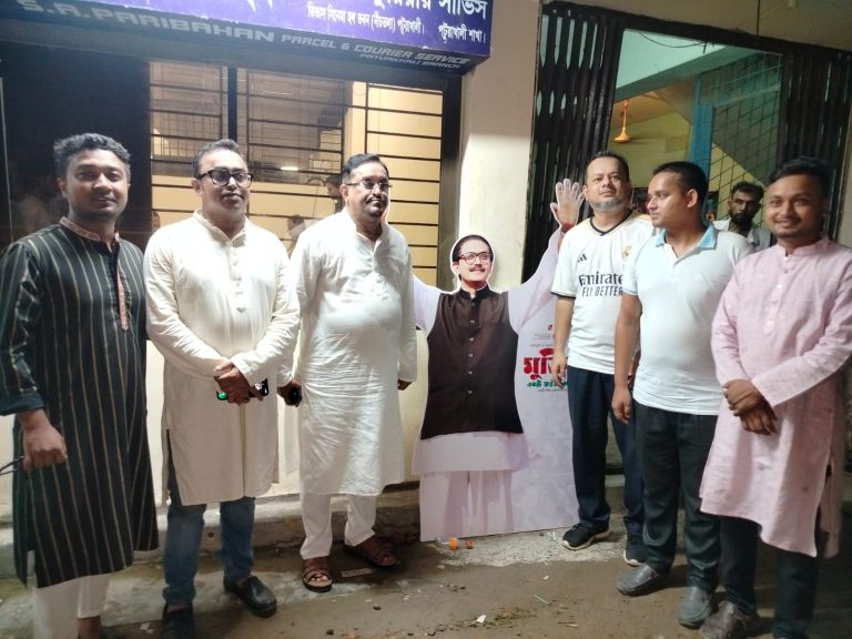 পটুয়াখালীতে ‘মুজিব একটি জাতির রূপকার’ চলচ্চিত্র দেখতে সিনেমা হলে উপচে পড়া ভির