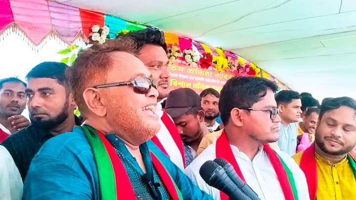 টেকনাফে শ্রমিক সমাবেশে প্রধানমন্ত্রীর জন্য দোয়া চাইলেন সাবেক এমপি বদি