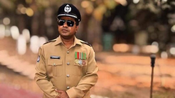সুরে সুরে বঙ্গবন্ধু টানেলকে তুলে ধরলেন ওসি মোজাহেদ