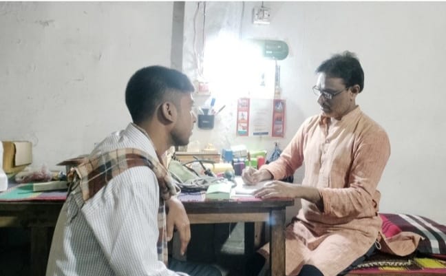 ফার্মেসির কর্মচারী যখন বিশেষজ্ঞ ডাক্তার