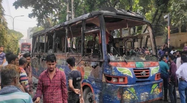 মিরপুরে যাত্রীবাহী বাসে আগুন