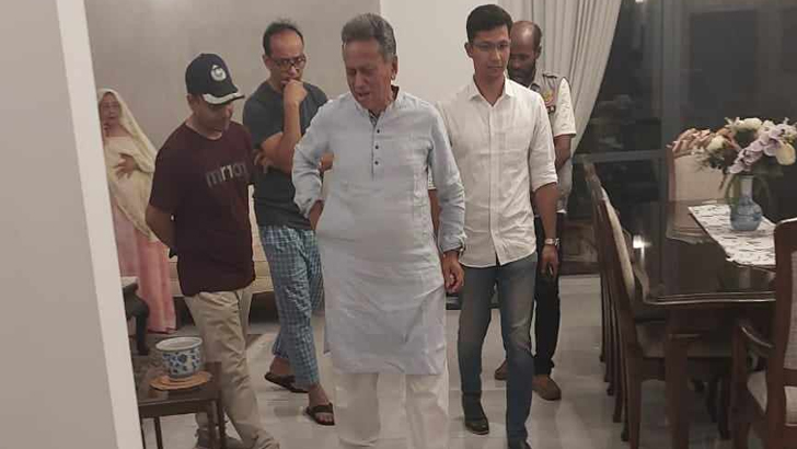 আটক হলেন আমির খসরু মাহমুদ